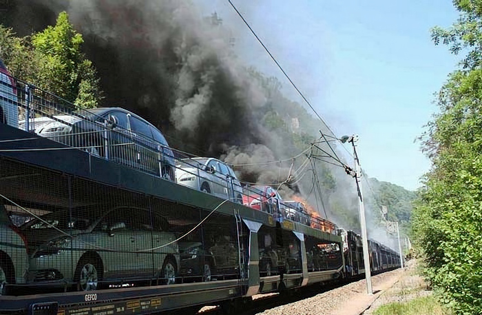 [Incendie d'un train de marchandises]